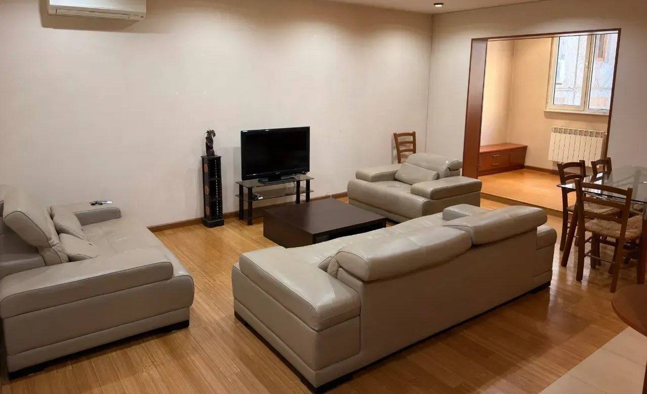 Furnished Two-Room Apartment in Kentron photo 2 of 8