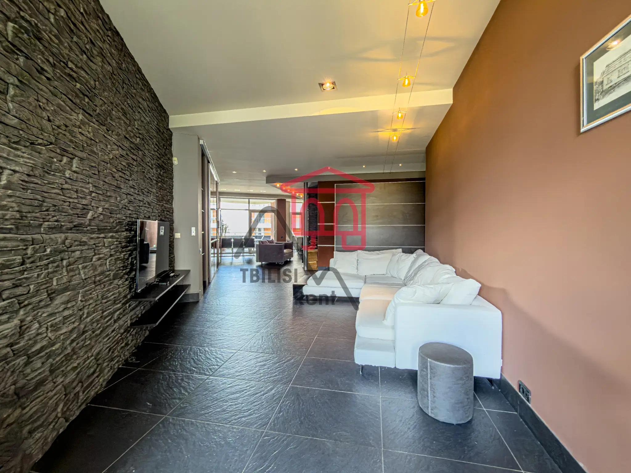 Comfortable 3-Bedroom Apartment with Fireplace in Vake photo 4 of 8