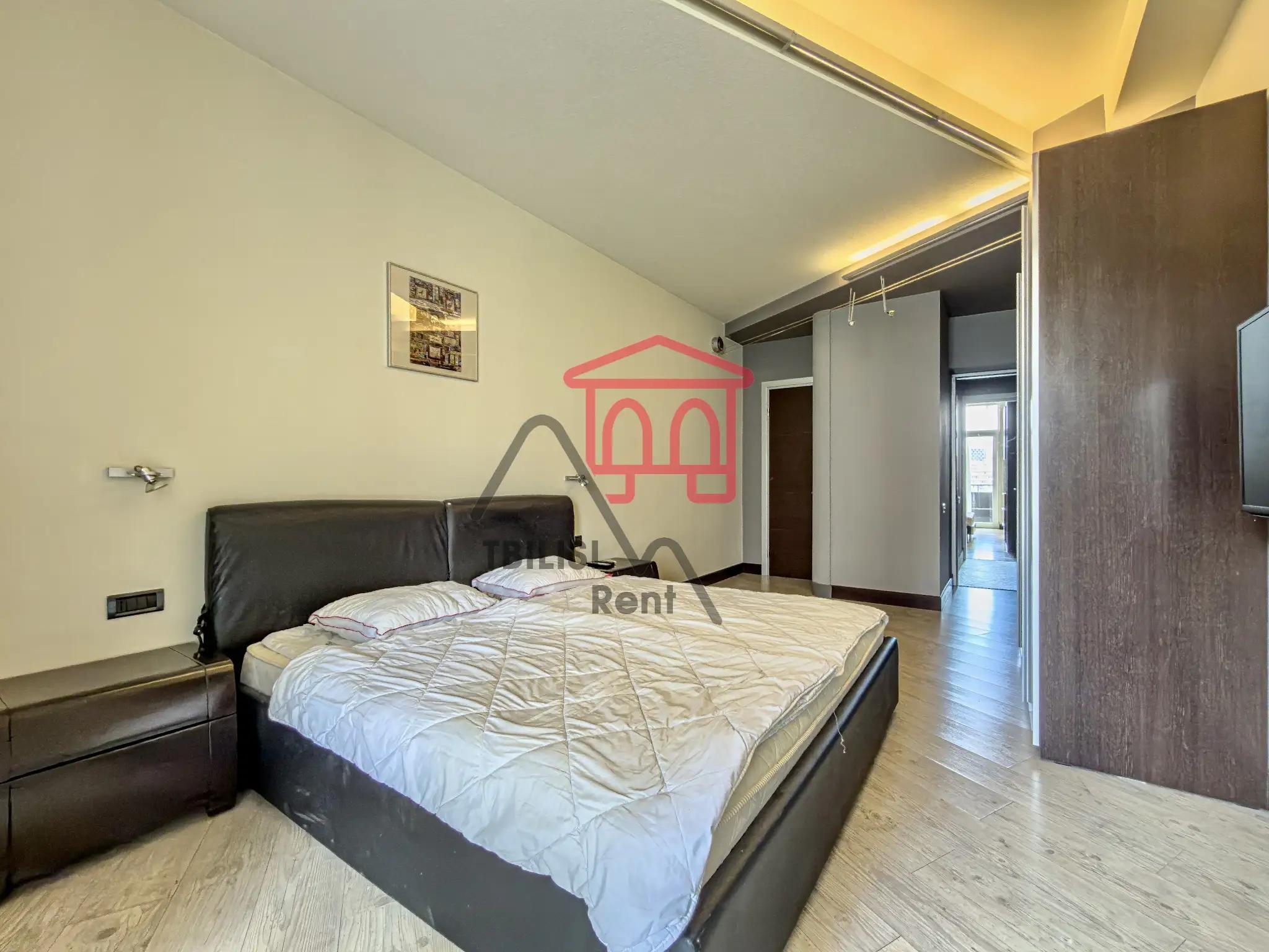 Comfortable 3-Bedroom Apartment with Fireplace in Vake photo 8 of 8