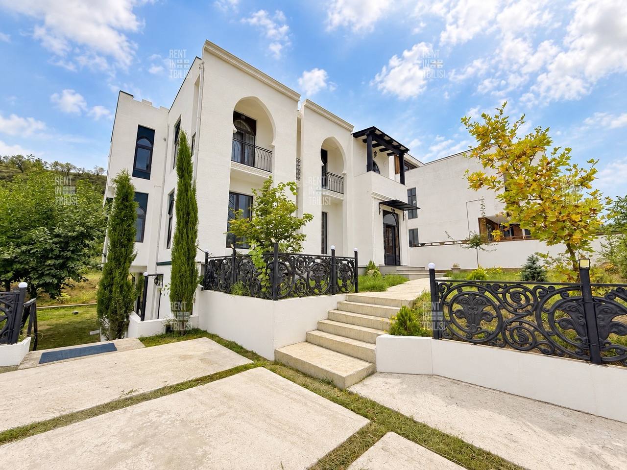 Modern 4-Bedroom House Near Lisi Lake photo 1 of 8
