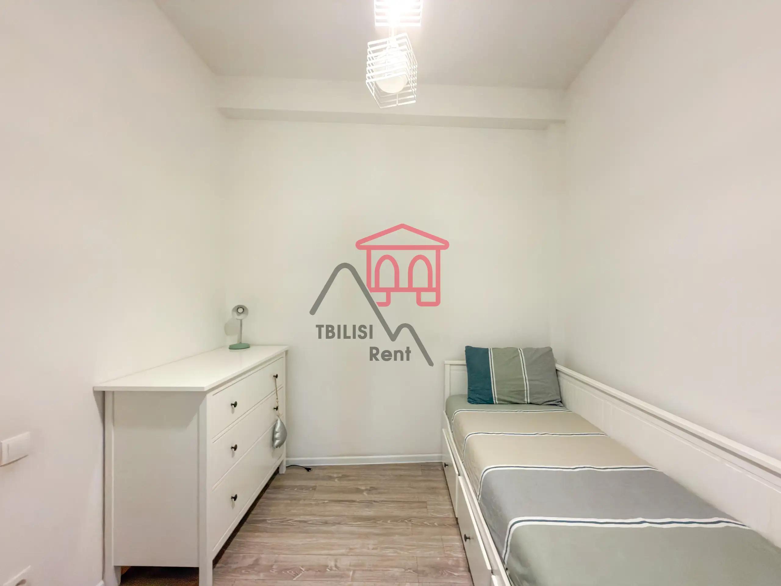 3-Bedroom Apartment in Isani photo 7 of 8