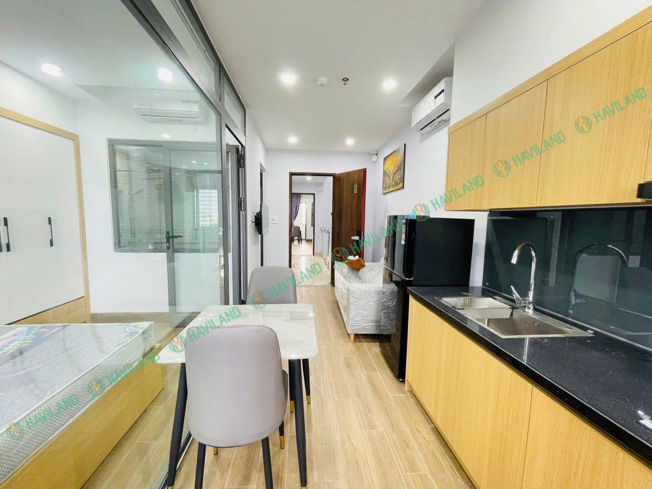 Modern 1-Bedroom Apartment in Son Tra photo 1 of 6