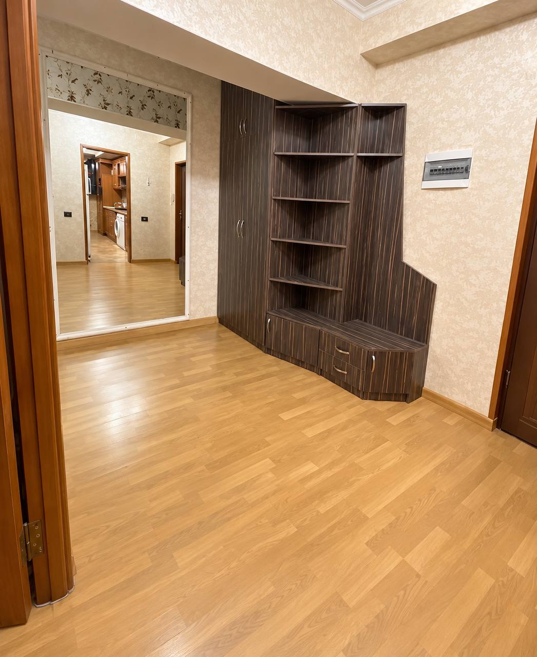 Furnished 3-Room Apartment in Kentron photo 8 of 8