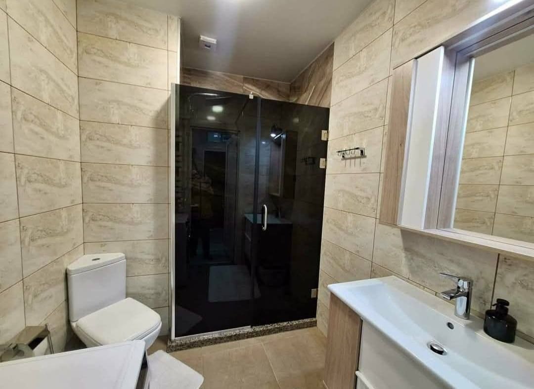 2-Bedroom Apartment with Sea and Mountain Views photo 6 of 8