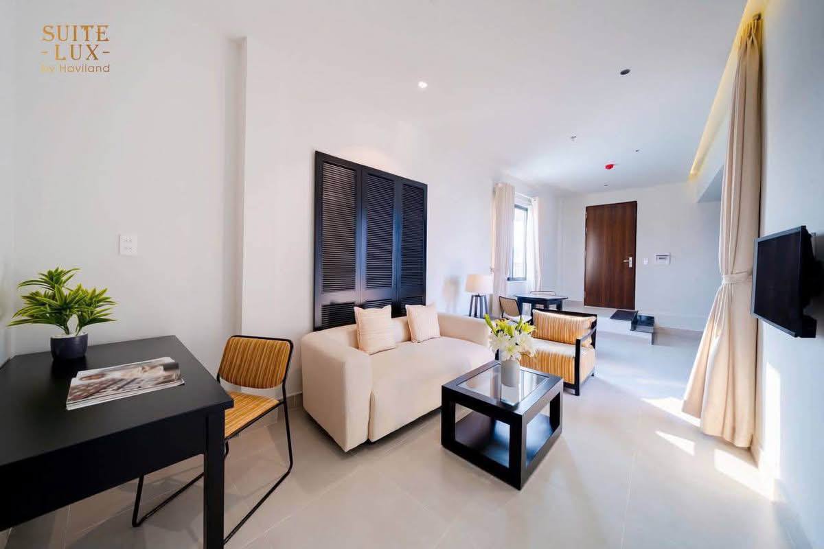 Luxury 1-Bedroom Apartment with Private Balcony photo 2 of 8