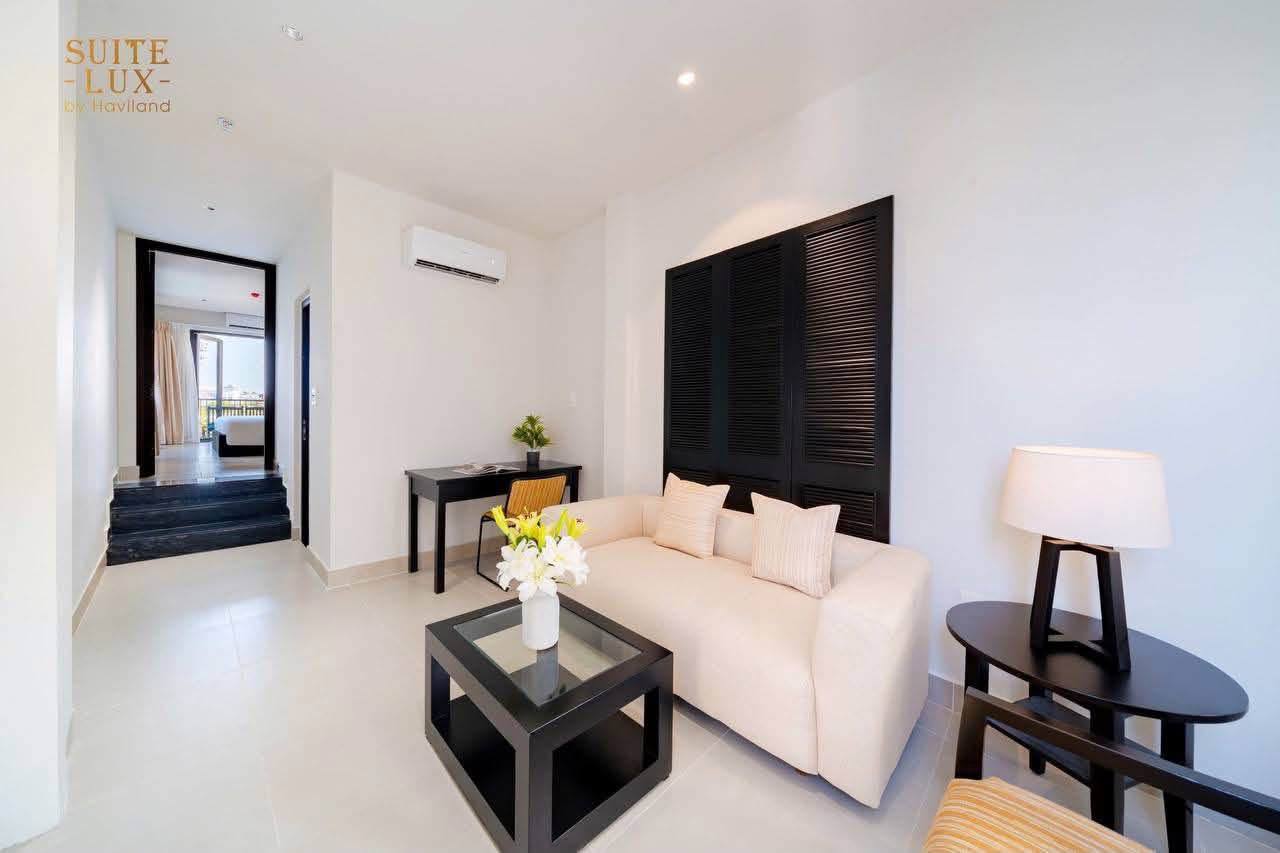 Luxury 1-Bedroom Apartment with Private Balcony photo 3 of 8