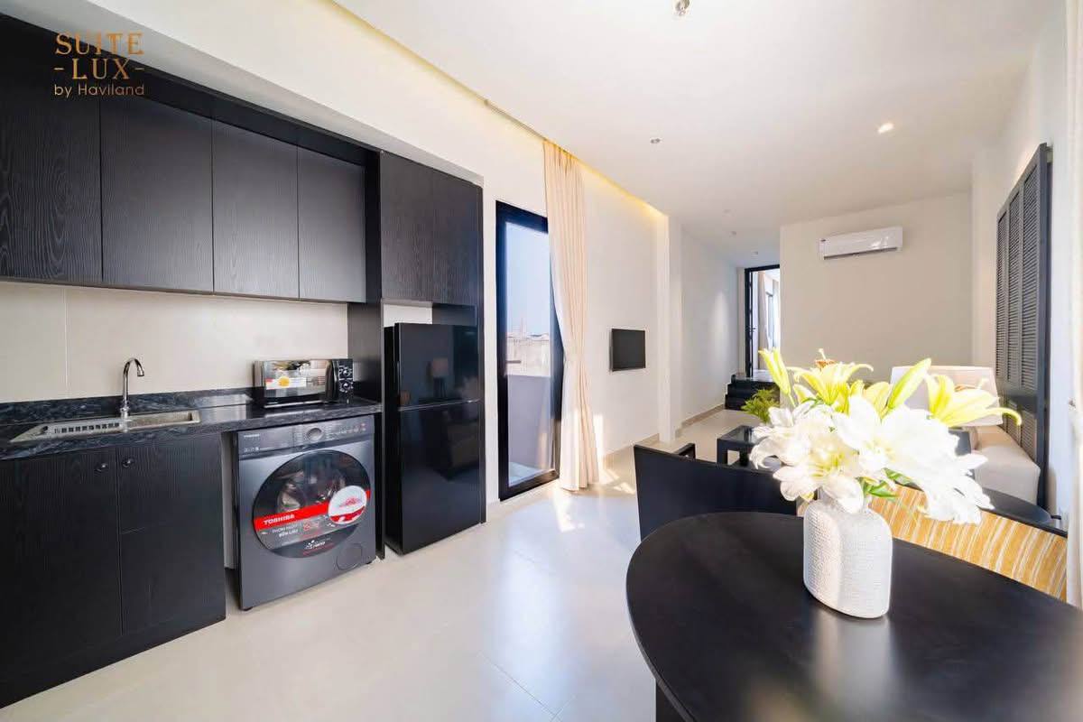Luxury 1-Bedroom Apartment with Private Balcony photo 4 of 8