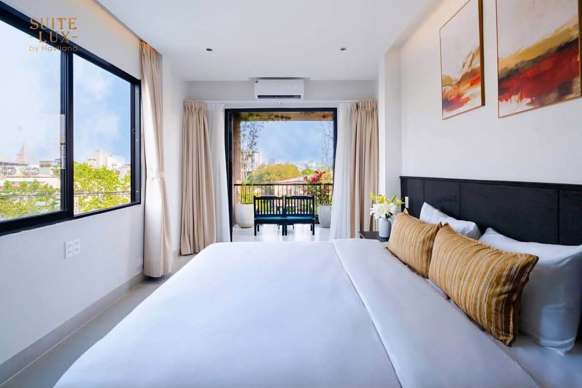 Luxury 1-Bedroom Apartment with Private Balcony photo 6 of 8