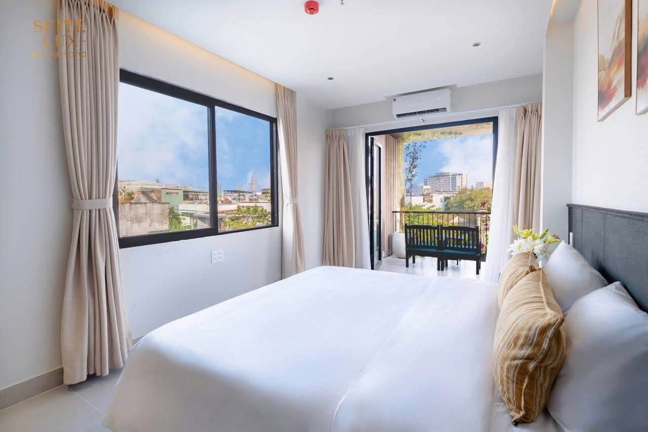 Luxury 1-Bedroom Apartment with Private Balcony photo 8 of 8