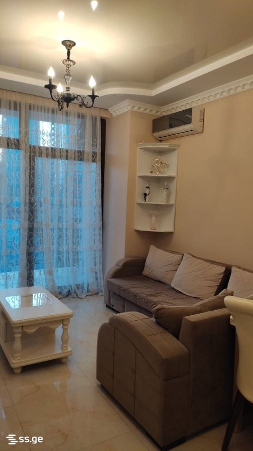 One-Bedroom Apartment in Batumi Old Town photo 4 of 8