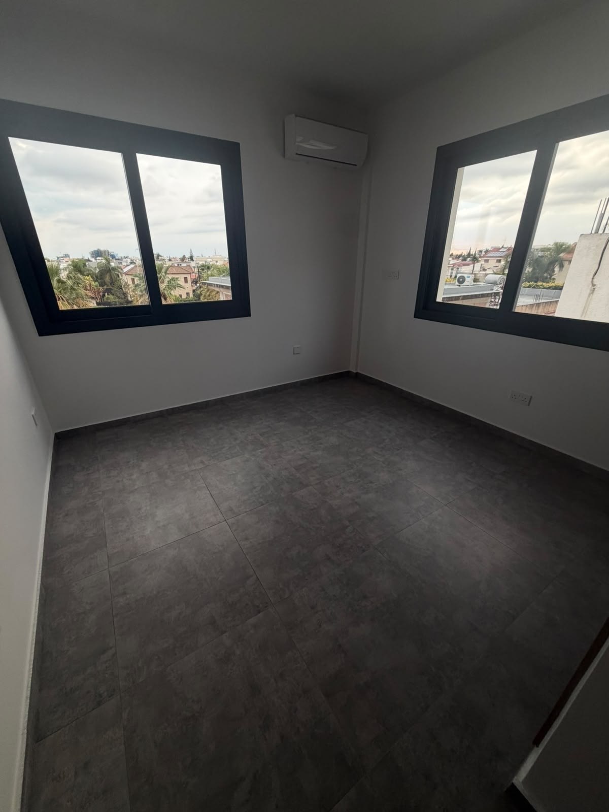 One-Bedroom Apartment for Rent in Kato Polemidia photo 2 of 8