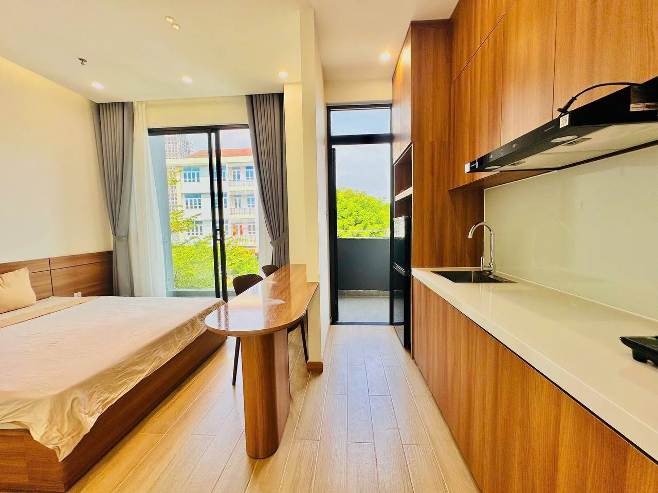 Studio Apartment with Private Balcony Near Dragon Bridge photo 3 of 8