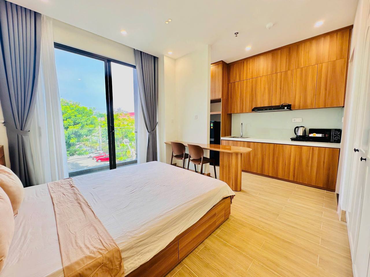 Studio Apartment with Private Balcony Near Dragon Bridge photo 5 of 8