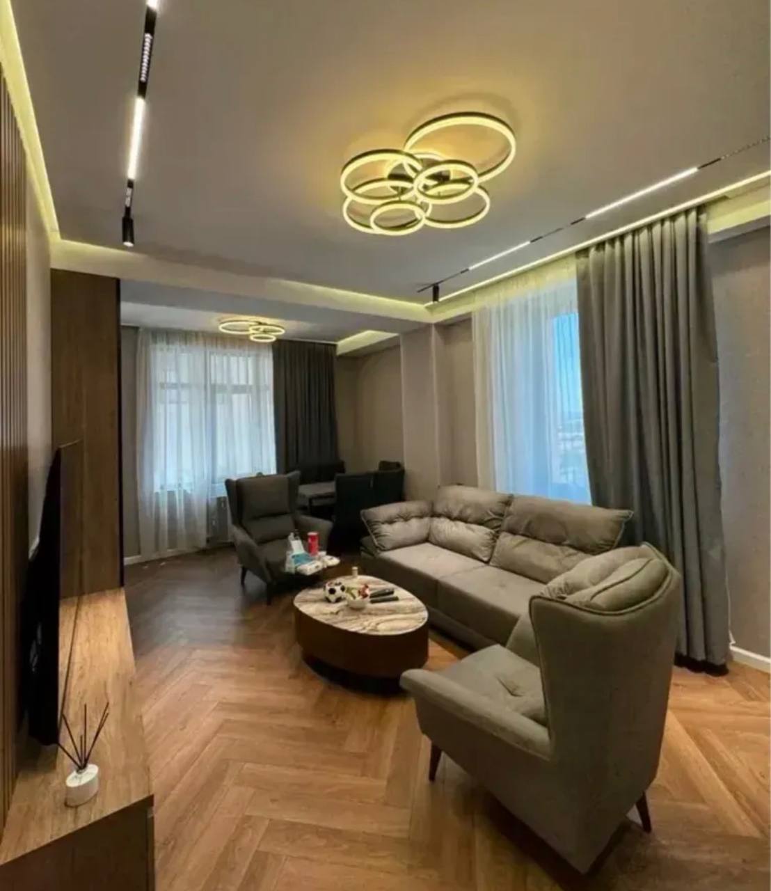 Furnished 2-Bedroom Apartment in Kentron photo 2 of 8