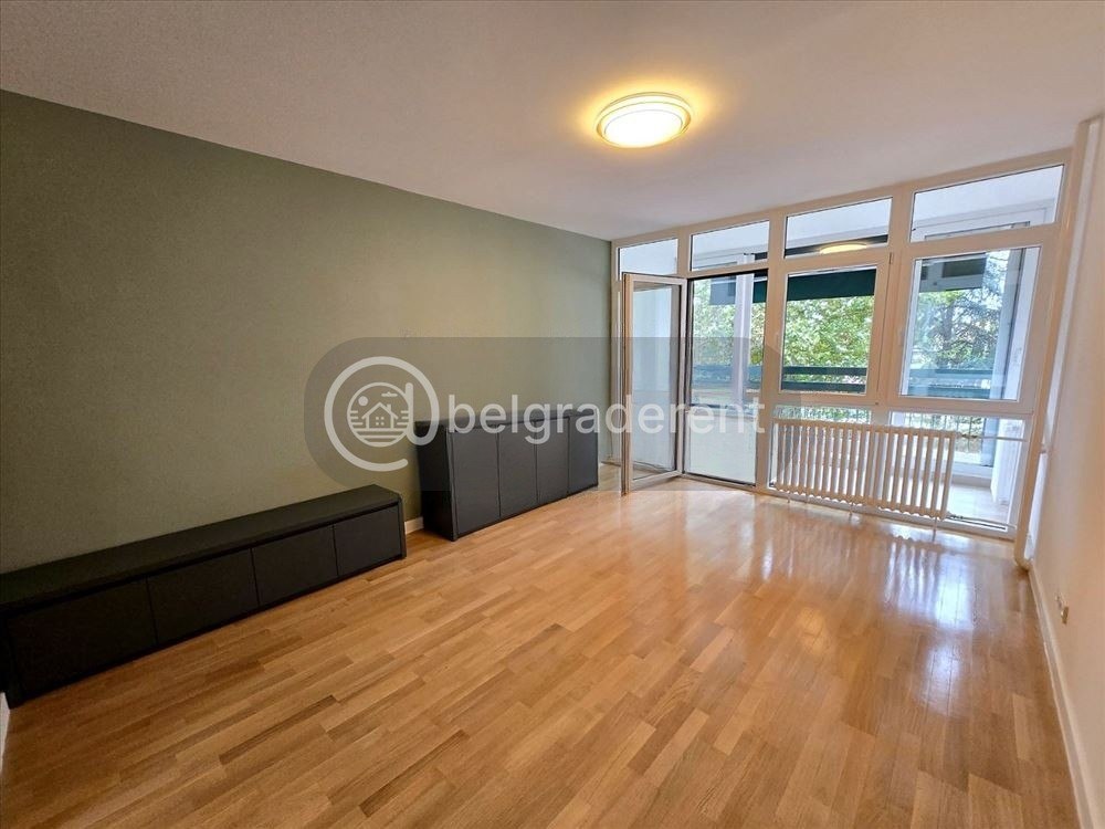 Two-and-a-half-room apartment in Blok 70a photo 1 of 8