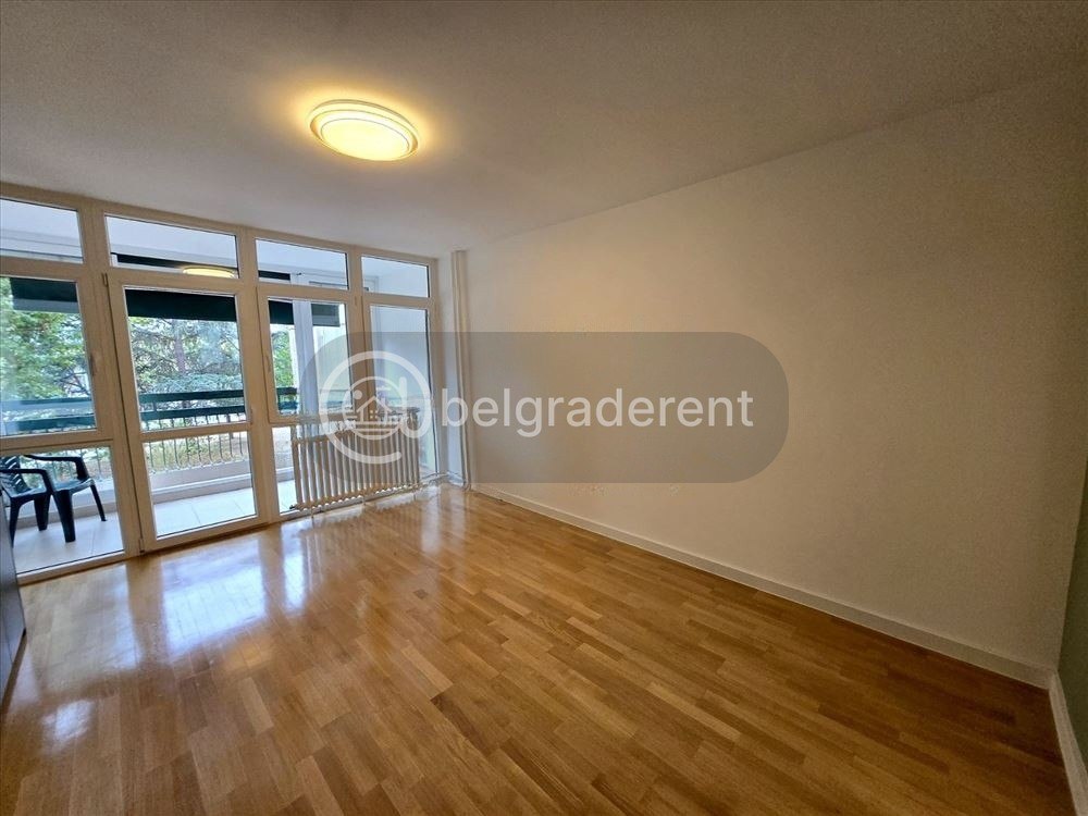 Two-and-a-half-room apartment in Blok 70a photo 2 of 8