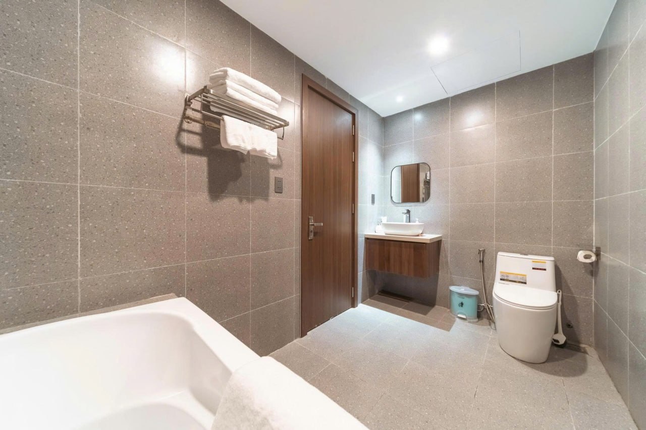 1-Bedroom Apartment with Large Balcony and Pool in An Hai photo 7 of 8