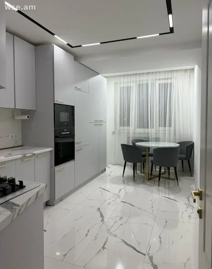 Designer 3-Room Apartment in Kentron photo 3 of 8