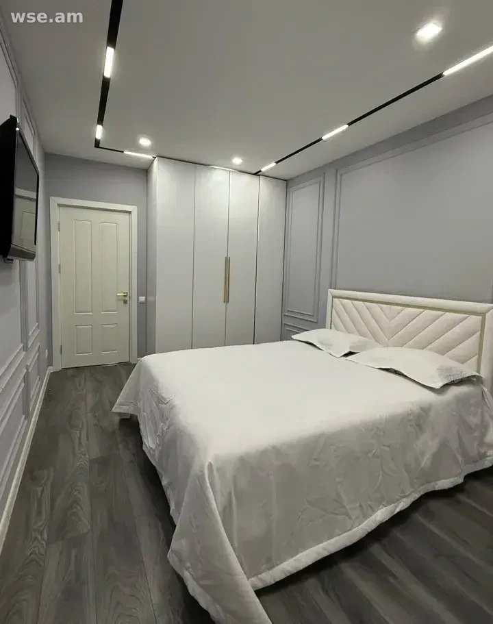 Designer 3-Room Apartment in Kentron photo 4 of 8