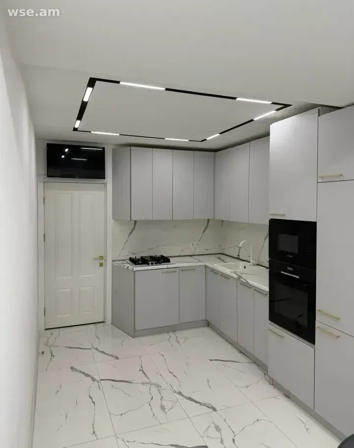 Designer 3-Room Apartment in Kentron photo 5 of 8