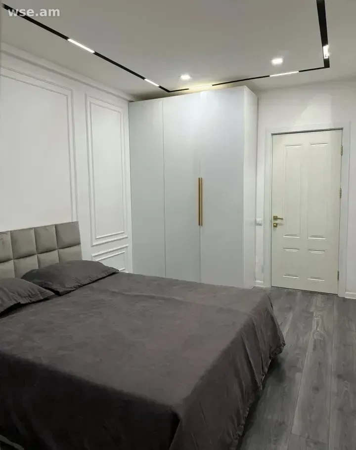 Designer 3-Room Apartment in Kentron photo 8 of 8