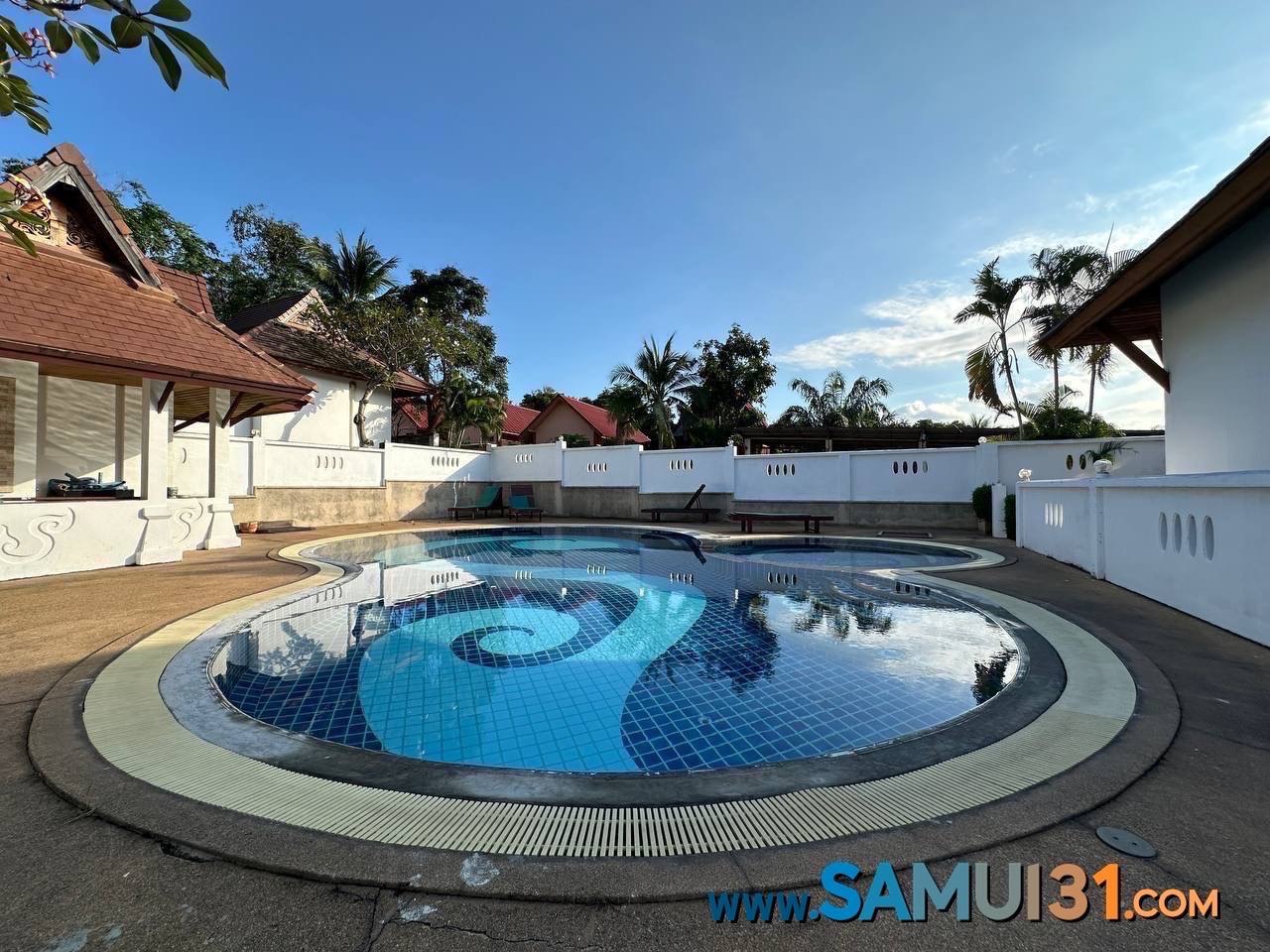 Bright Room with Pool in Bang Rak photo 2 of 8