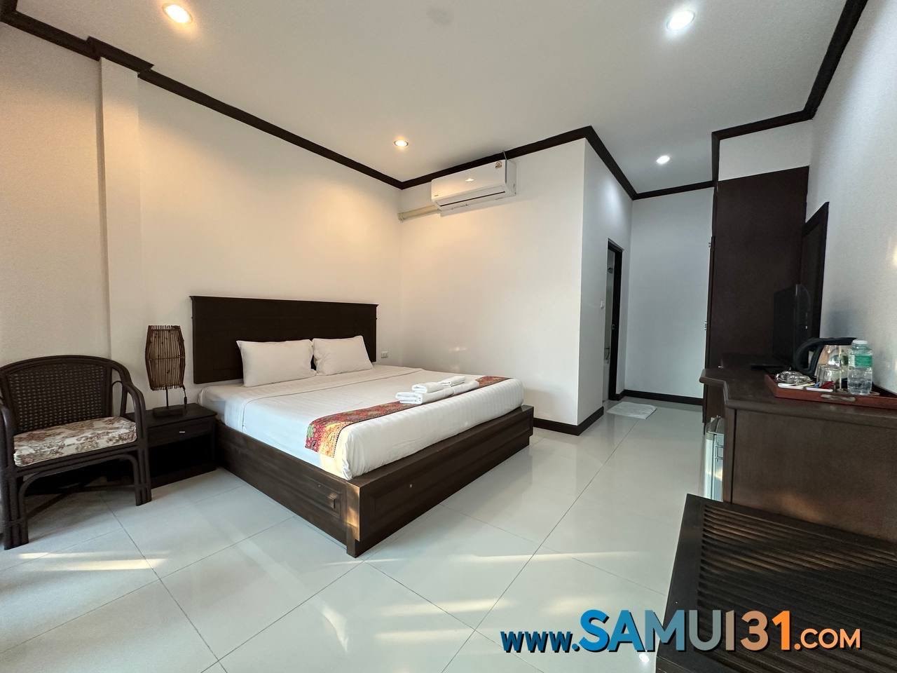Bright Room with Pool in Bang Rak photo 3 of 8