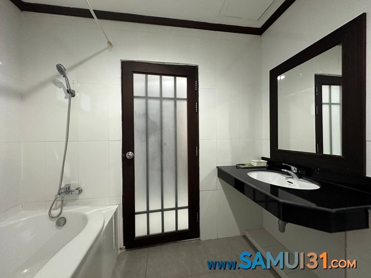 Bright Room with Pool in Bang Rak photo 7 of 8