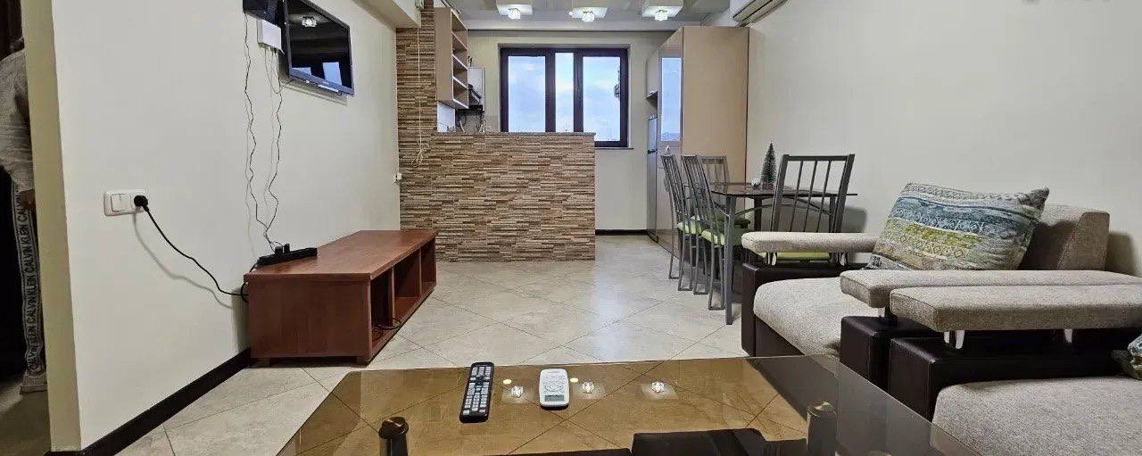 Furnished Two-Room Apartment in Kentron photo 2 of 8
