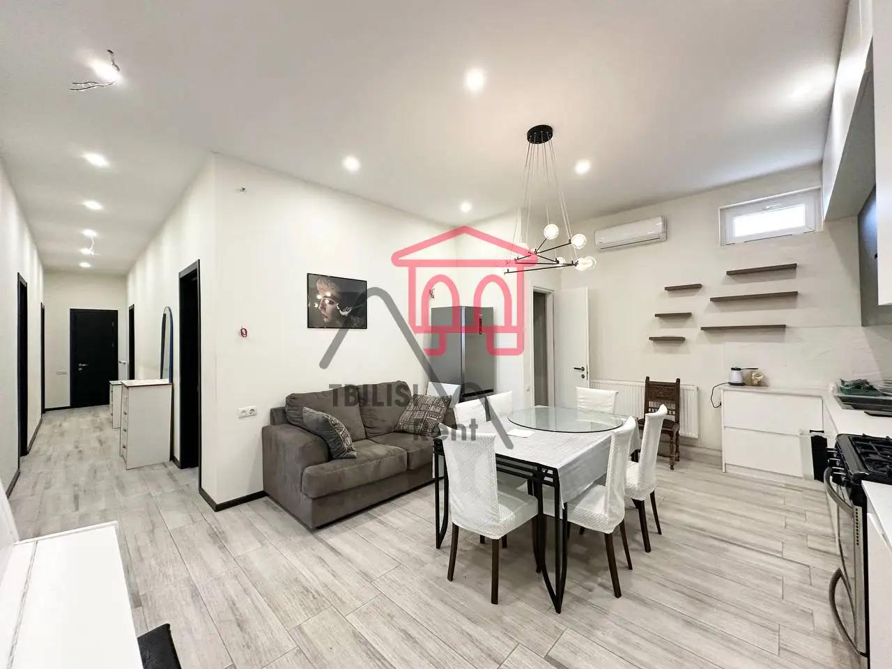 5-Bedroom Apartment in Mtatsminda photo 1 of 8