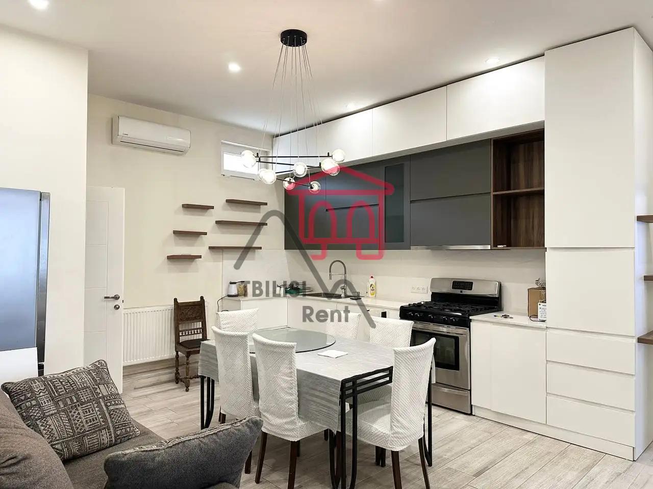 5-Bedroom Apartment in Mtatsminda photo 2 of 8