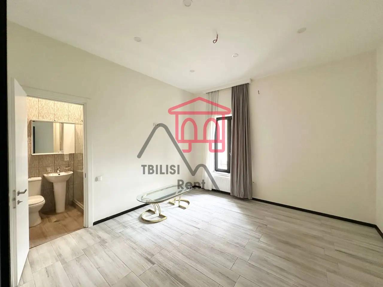 5-Bedroom Apartment in Mtatsminda photo 7 of 8