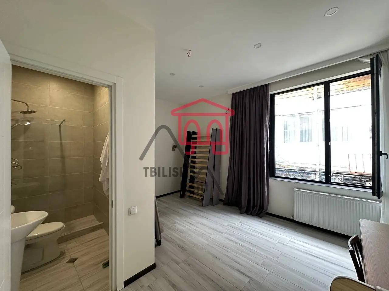 5-Bedroom Apartment in Mtatsminda photo 8 of 8