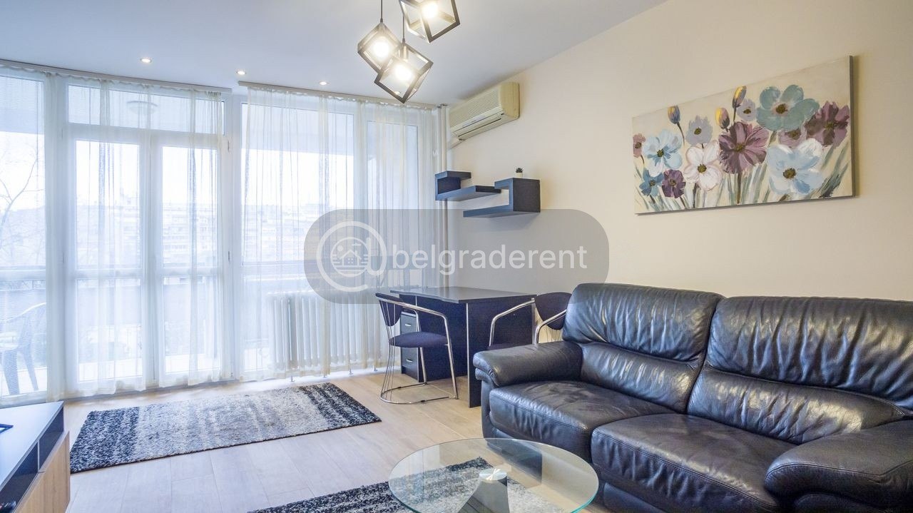 1-Bedroom Apartment in Novi Beograd, Blok 22 photo 1 of 8