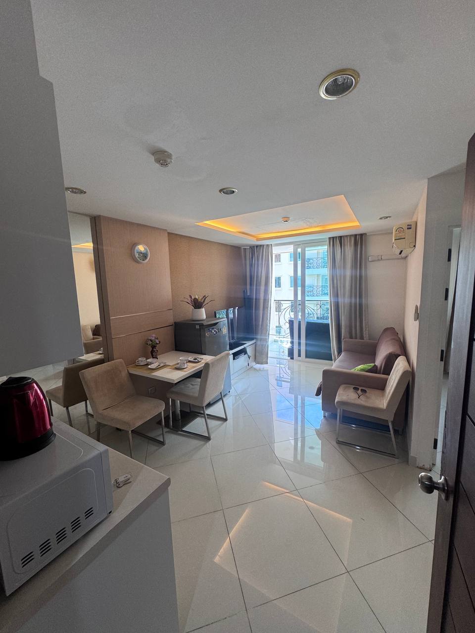Furnished One-Bedroom Apartment Near the Sea photo 2 of 8