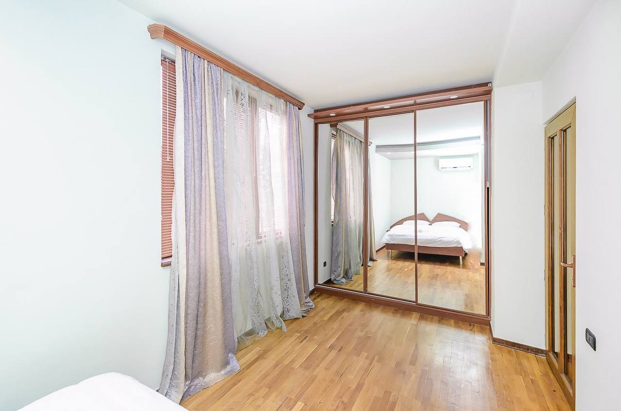 Furnished Two-Room Apartment in Kentron photo 7 of 8