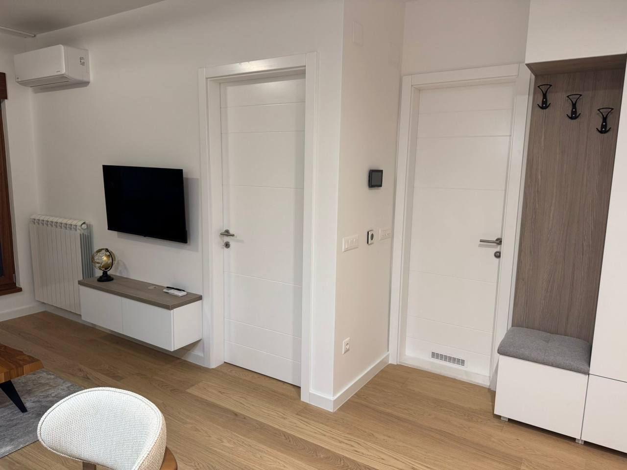 One-Bedroom Apartment in Novi Beograd photo 3 of 8
