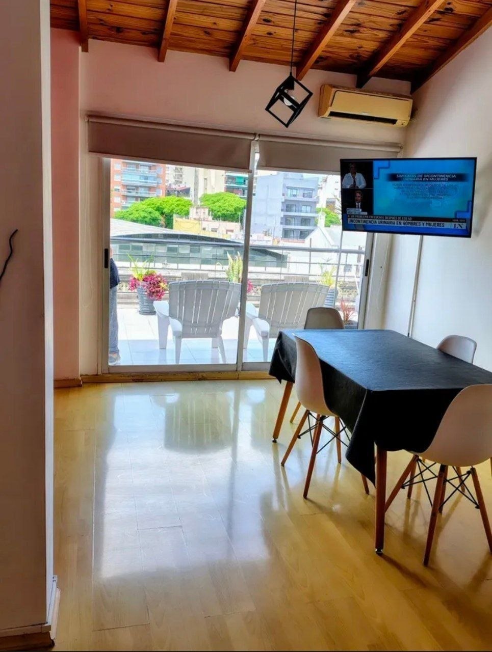 One-Bedroom Apartment with Patio in Almagro photo 4 of 8