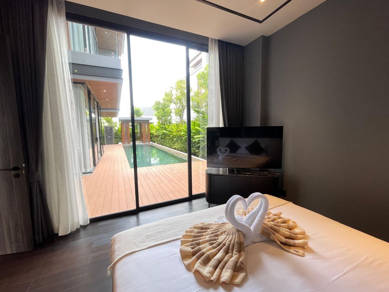 4-Bedroom Villa with Private Pool in Bang Tao photo 2 of 8