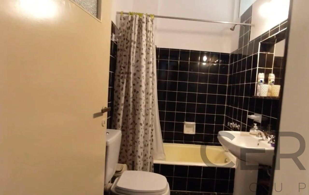 4-Room Apartment with 3 Bedrooms in Parque Chas photo 8 of 8