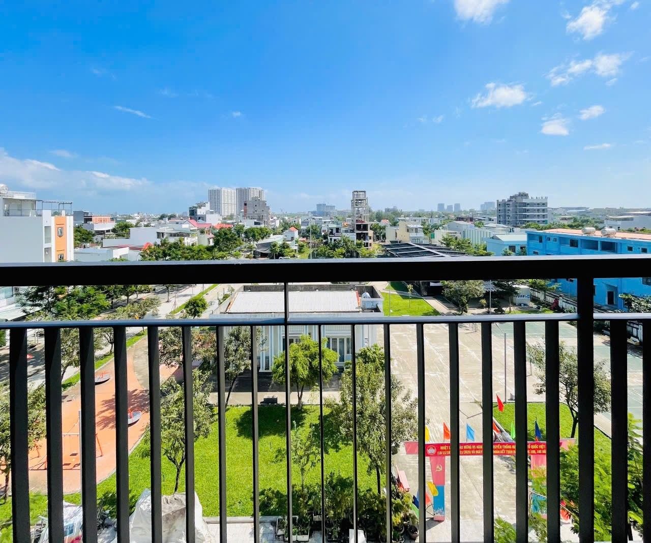 Brand-New Furnished 2-Bedroom Apartment in Da Nang photo 1 of 8