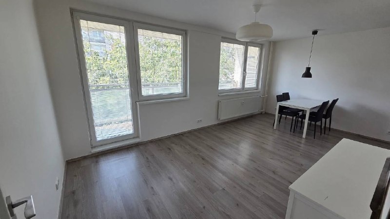 Светлая квартира 3+kk в Жижкове photo 2 of 8