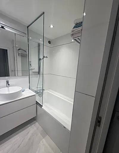 One-Bedroom Apartment with Garage in Paris photo 3 of 3
