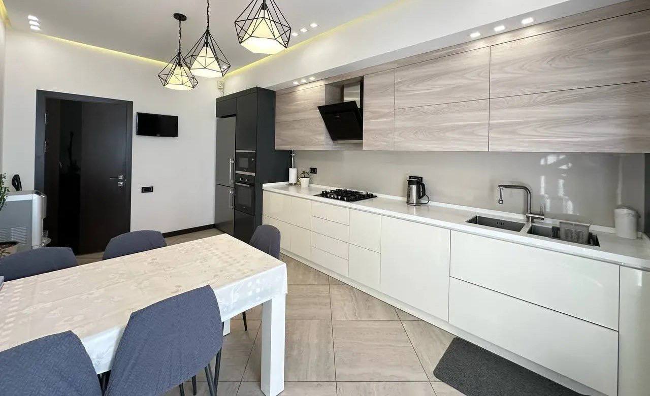 4-Room Apartment in a New Development photo 4 of 8