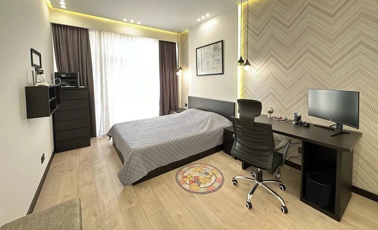 4-Room Apartment in a New Development photo 5 of 8