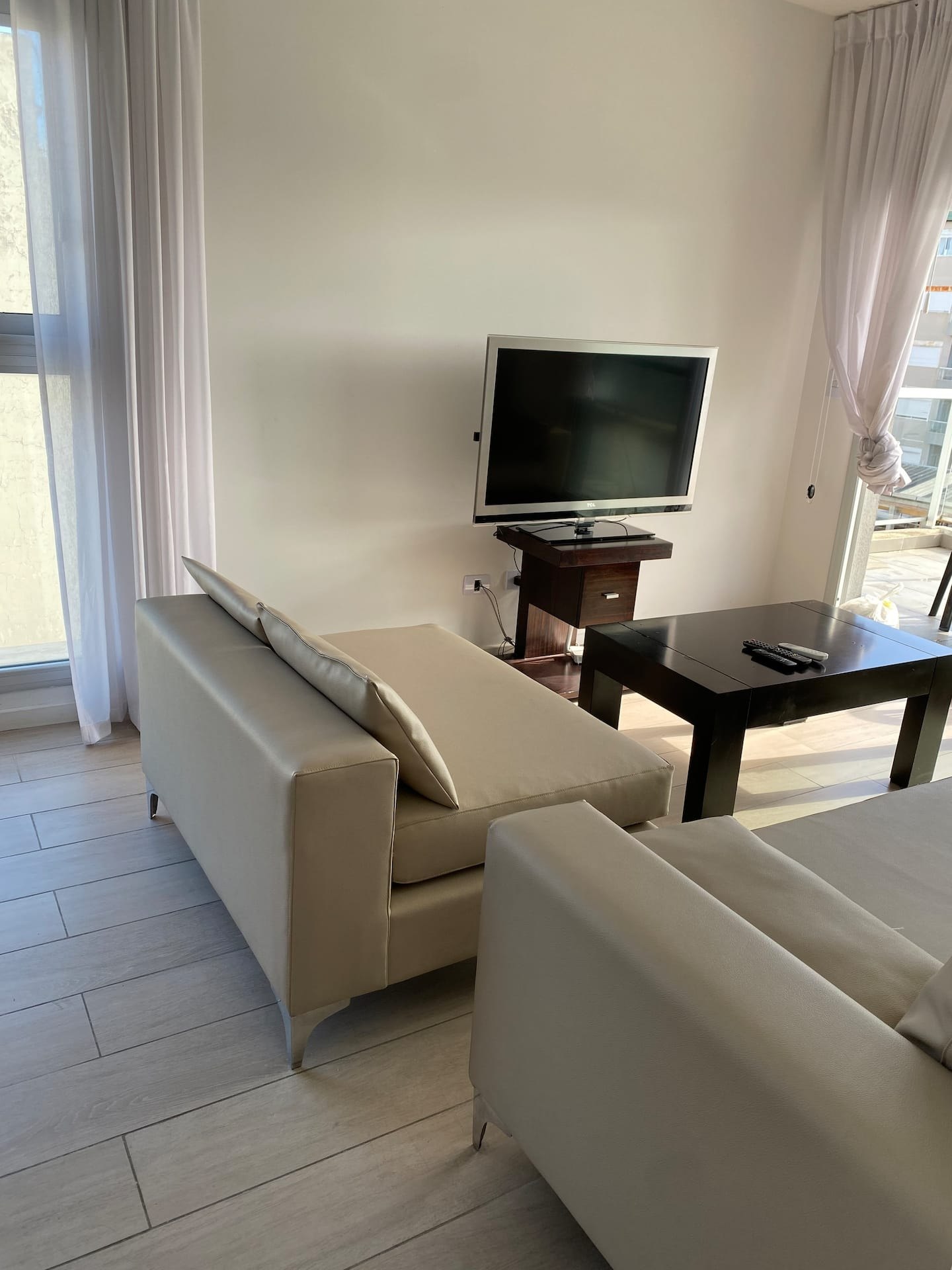 Two-Bedroom Apartment in Almagro photo 2 of 8