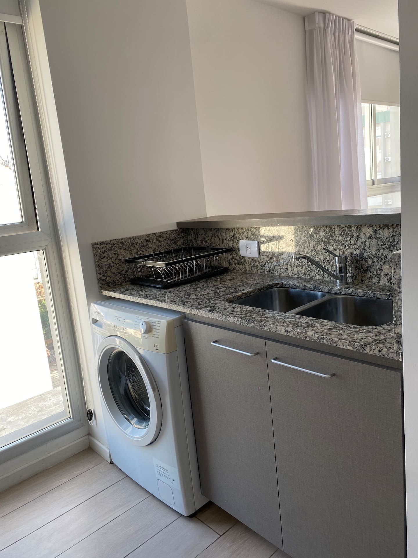Two-Bedroom Apartment in Almagro photo 4 of 8