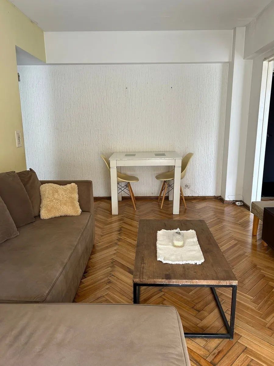 Two-Bedroom Apartment with Balcony in Recoleta photo 1 of 8