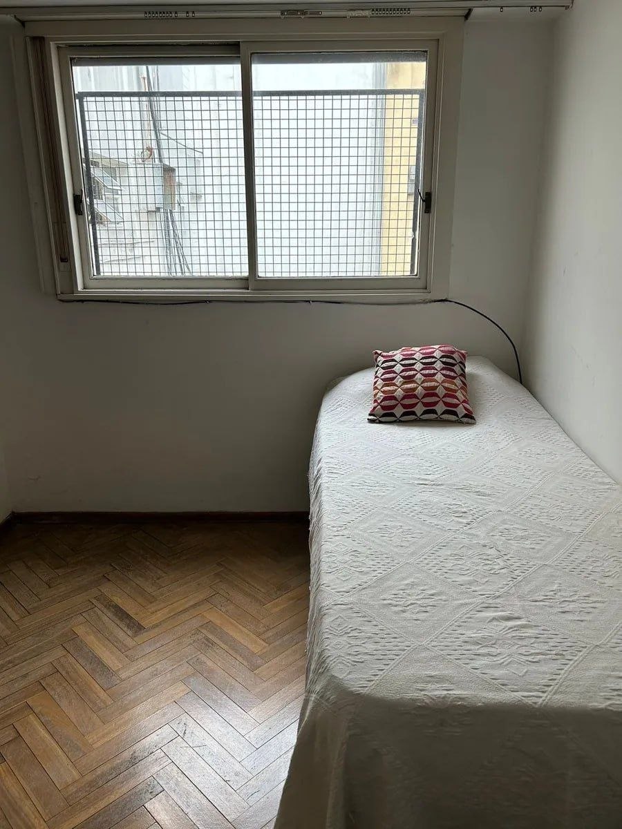 Two-Bedroom Apartment with Balcony in Recoleta photo 5 of 8