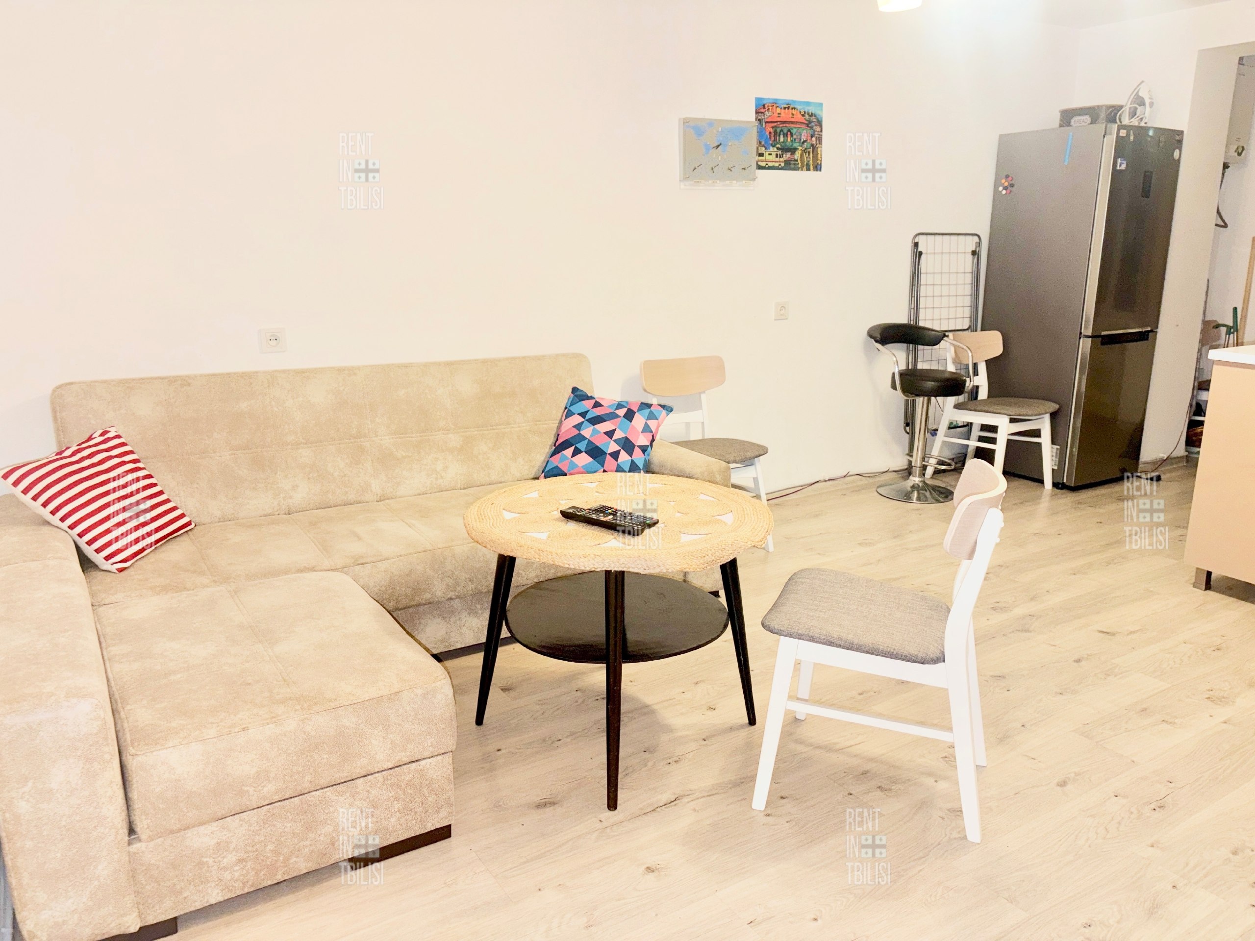 Cozy One-Bedroom Apartment Near Metro photo 1 of 8